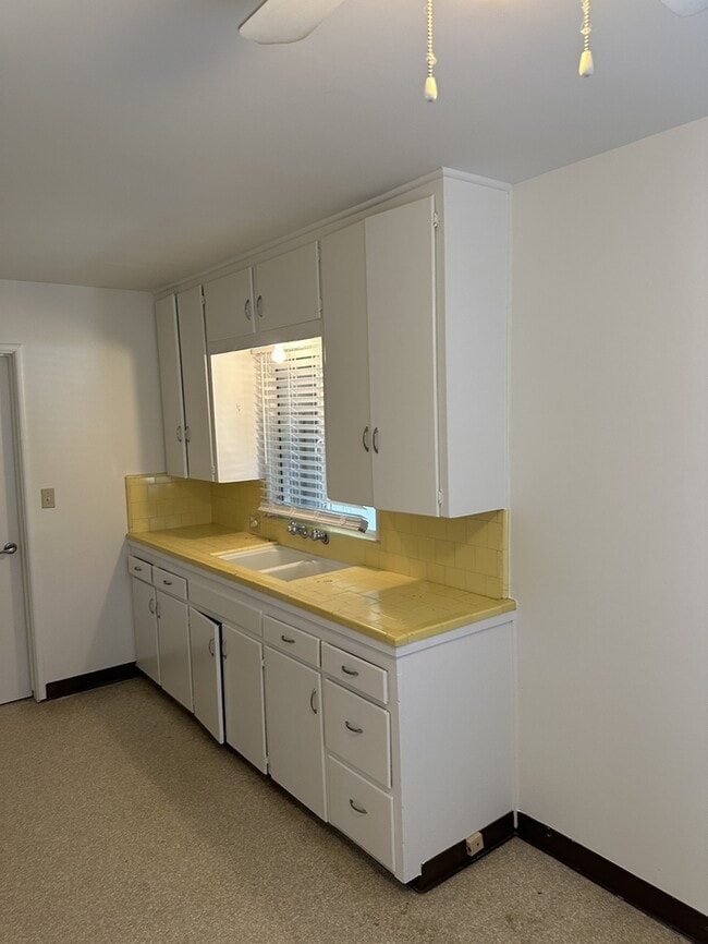 Building Photo - Modesto 1 Bedroom 1 Bathroom Duplex