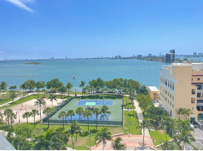 Building Photo - 1750 N Bayshore Dr