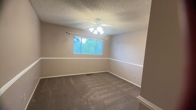 Building Photo - Beautiful Home with Golf course Views