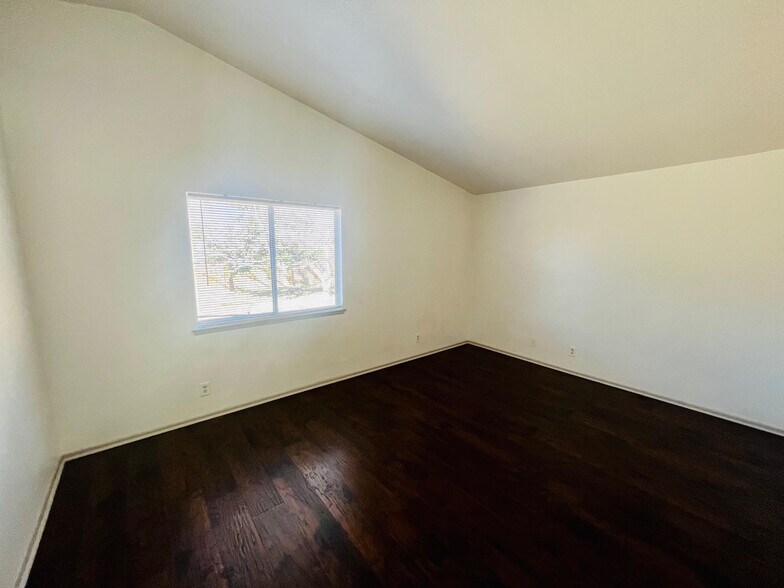 Building Photo - 42933 Guyman Ave