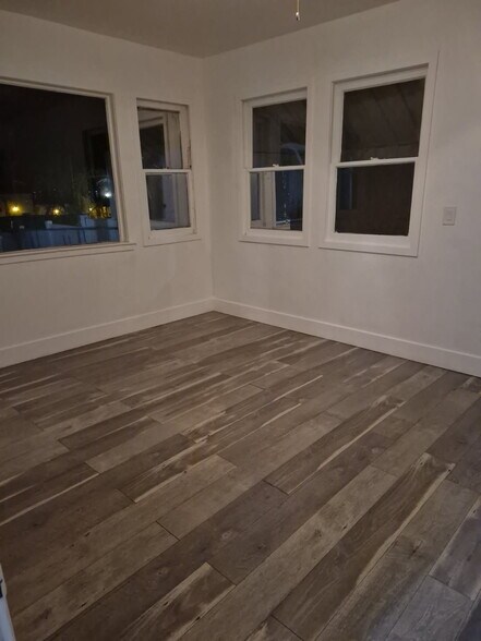 Building Photo - 1009 W Heald Ave