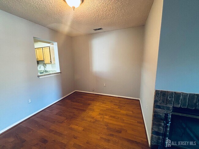 Building Photo - 34 Colleen Ct