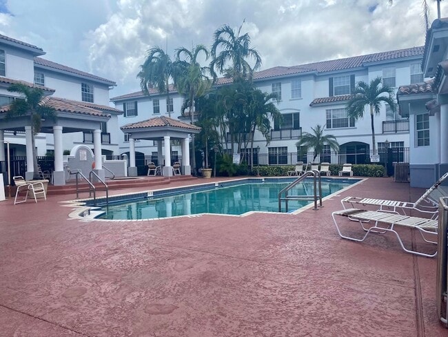 Building Photo - 725 SW 148th Ave