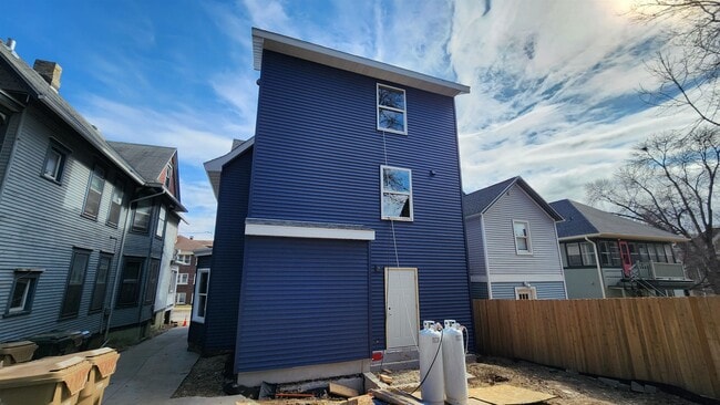 Building Photo - 908 E Gorham St