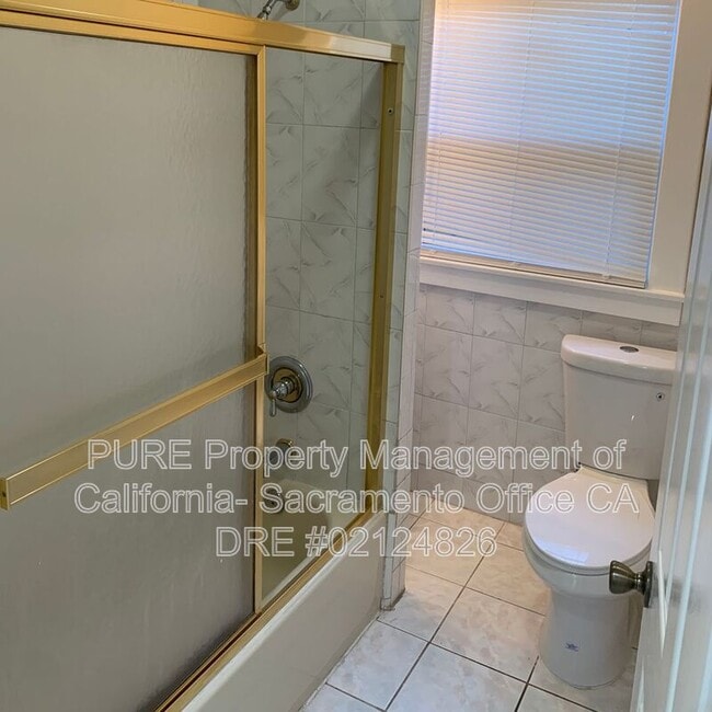 Building Photo - 1410 1/2 19th St