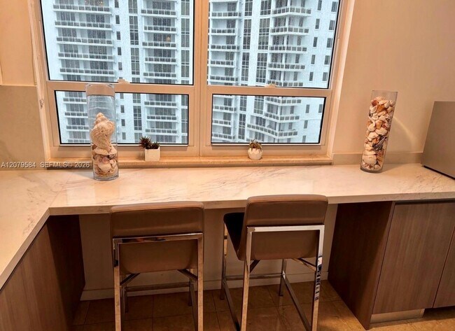 Building Photo - 801 Brickell Key Blvd