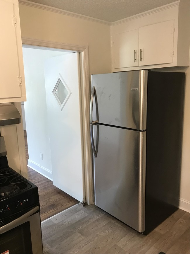 Building Photo - 602 S Powell Ave