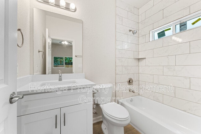 Building Photo - 109 Remolino