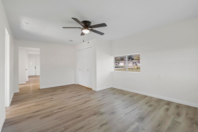 Building Photo - BEAUTIFUL- UPDATED 3 bedroom 1 Bath in Cle...