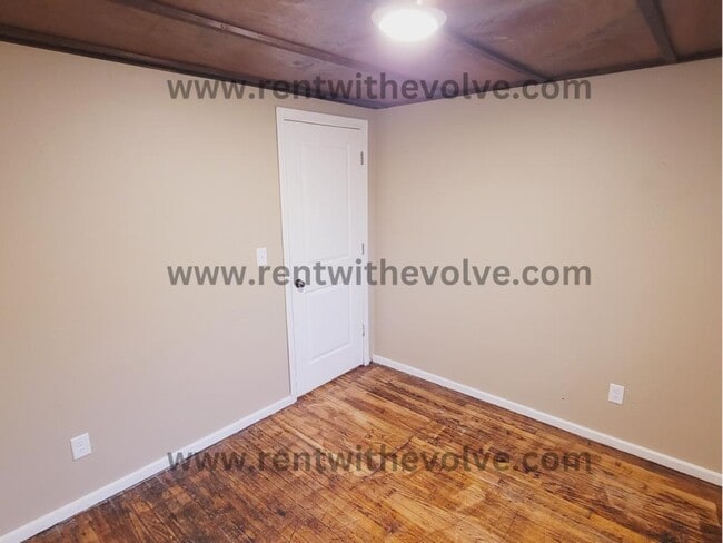 Building Photo - 503 N Main St