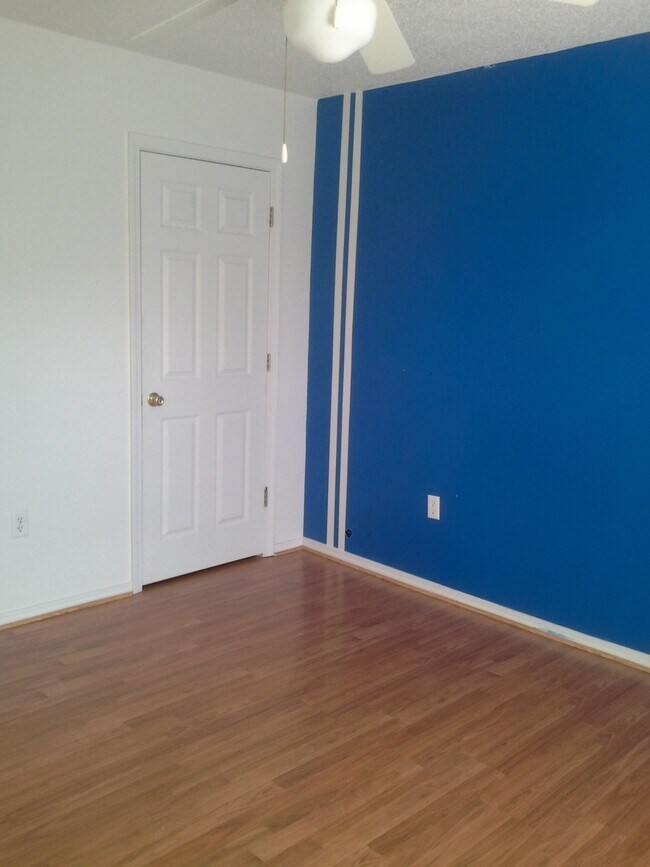 Building Photo - 369 Riverchase Blvd