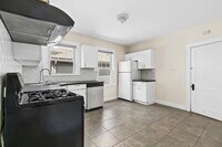 Building Photo - 723 Fellsway