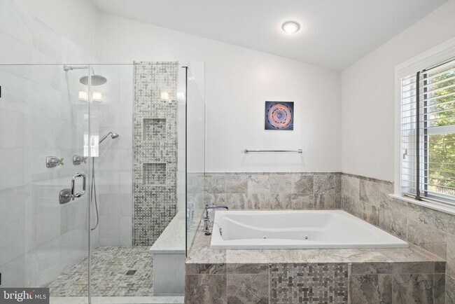 Building Photo - 1604 N Edgewood St