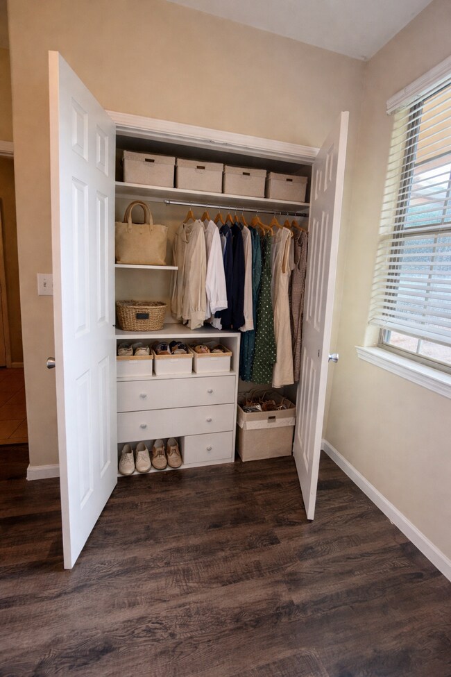 Building Photo - 21421 E Wallis Dr