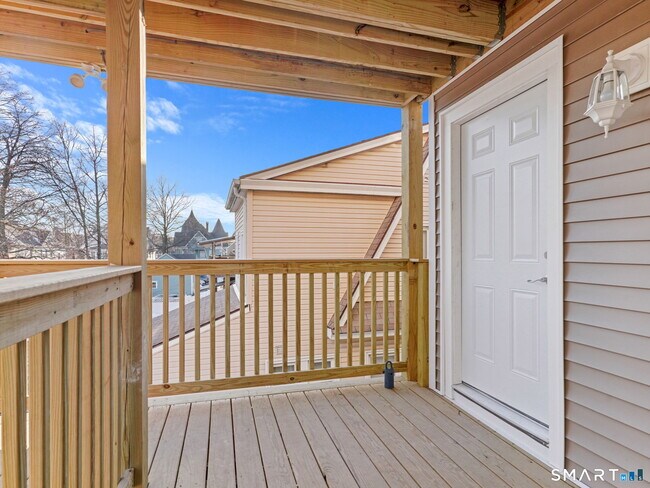 Building Photo - 27 5th St