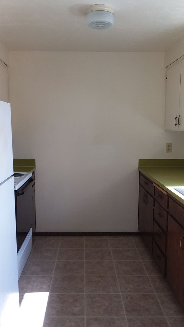 Building Photo - 461-463 S 49th Pl