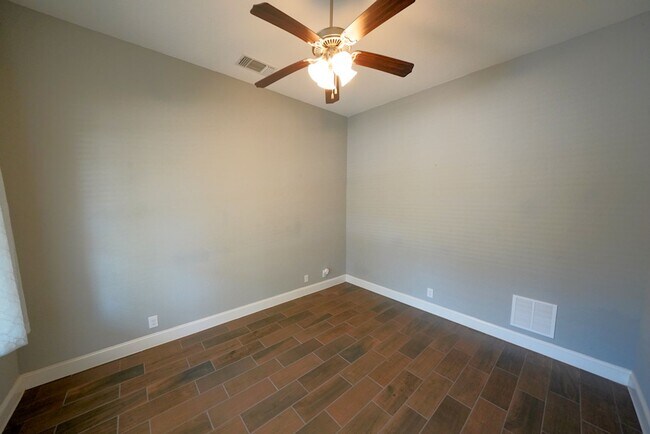 Building Photo - Executive Style Rental Now Available in Bo...