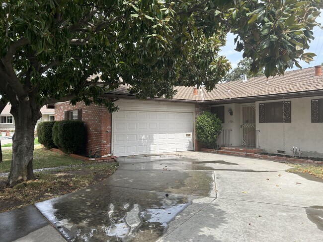 Building Photo - 1726 Idylwood Ct