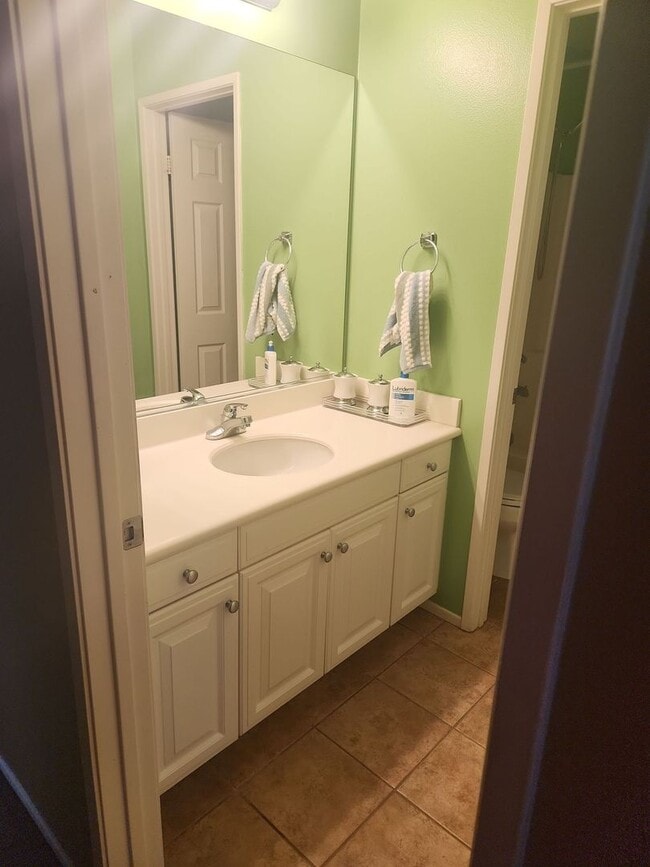 Building Photo - 4-Bedroom Gated Community in Riverside