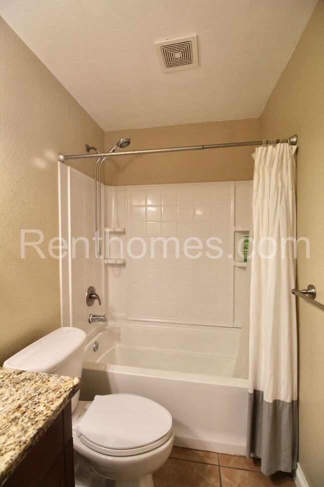 Building Photo - Escondido, 1463-E N Broadway, Wood Floors,...