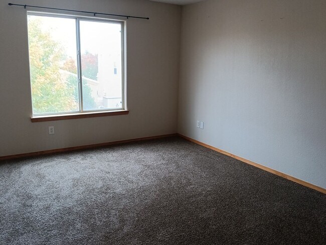 Building Photo - 3 Bedroom, 2.5 Bathroom Home! Schedule a Showing Soon!