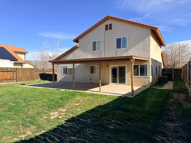 Building Photo - 3+2.5 Two Story in Tehachapi City