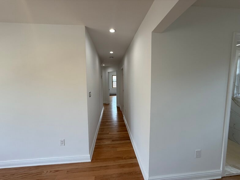 Building Photo - 307 9th St
