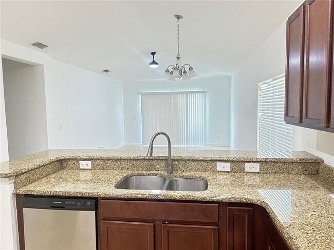 Building Photo - 477 Kestrel Dr