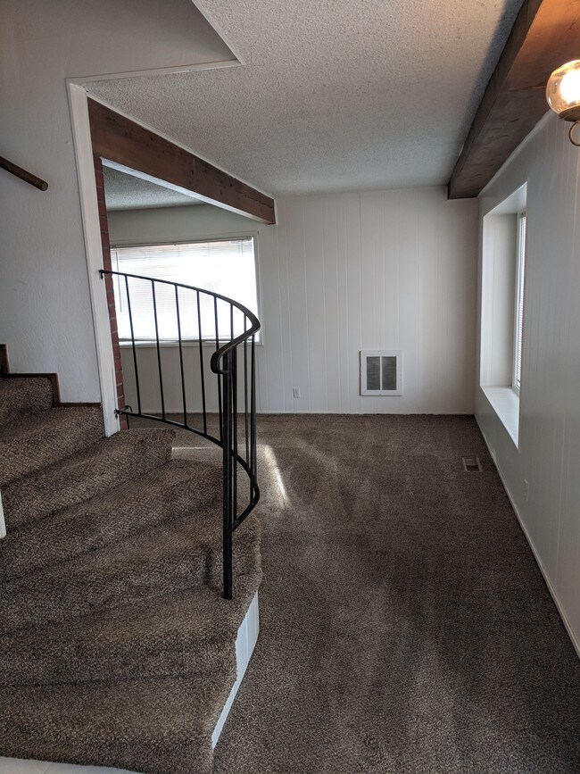 Building Photo - 2518 Knox Ave