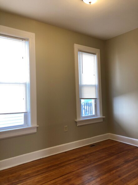 Building Photo - 2213 S Robinson Ave