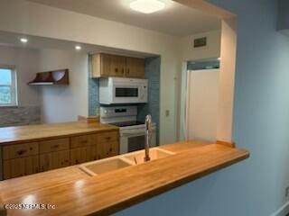 Building Photo - 1565 Le Baron Ave