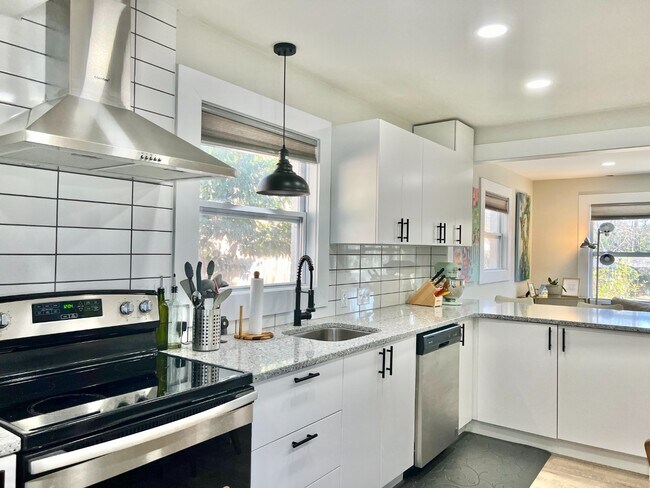 Building Photo - IMMACULATE with ALL THE UPDATES!