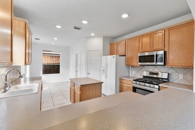 Building Photo - 22012 Royal Timbers Dr