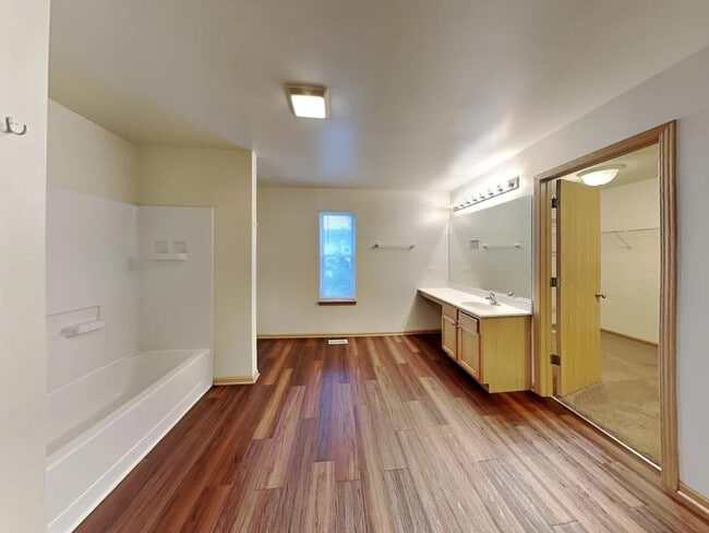 Building Photo - 1710 Stonegate Dr
