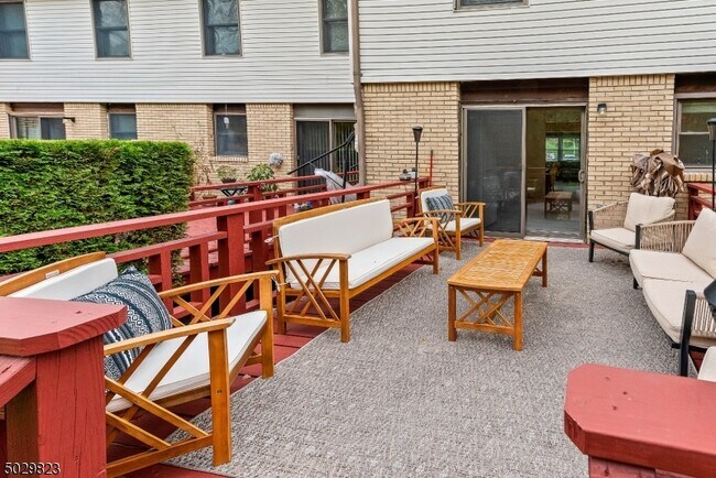Building Photo - 122 Stedwick Dr