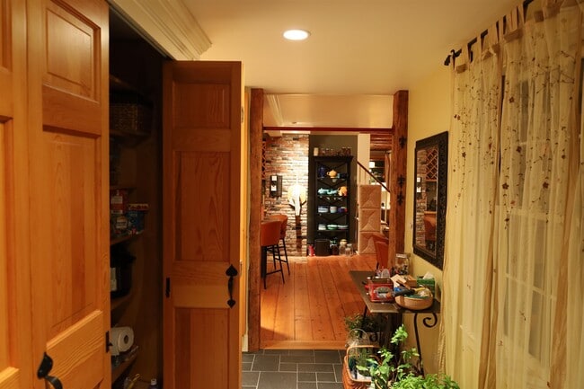 Building Photo - 2613 NH-25A