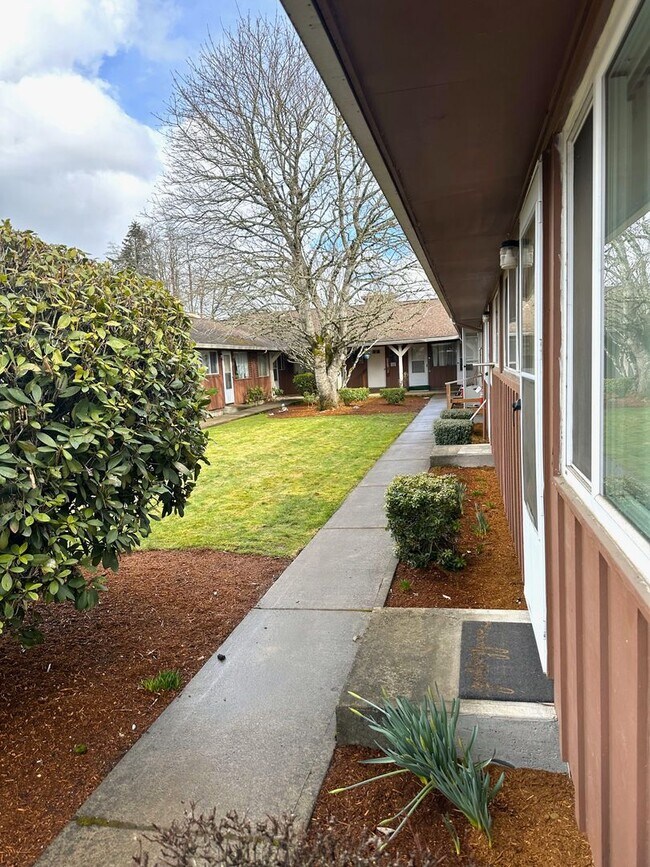 Building Photo - Cozy 1 Bed/1 Bath Apartment in Quiet Compl...