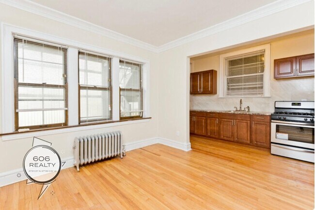 Building Photo - Berwyn Apts for Rent!