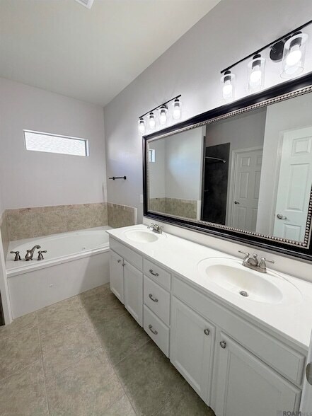 Building Photo - 40325 Coldwater Landing