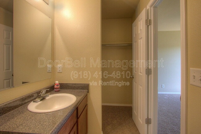 Building Photo - 5712 N 34th St