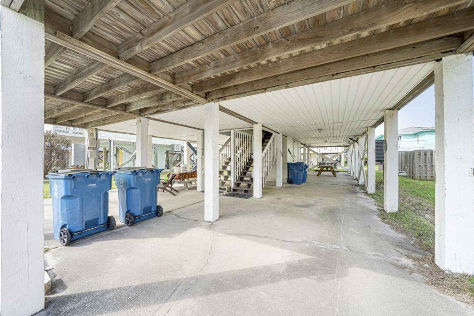 Building Photo - 1476 W Lagoon Ave
