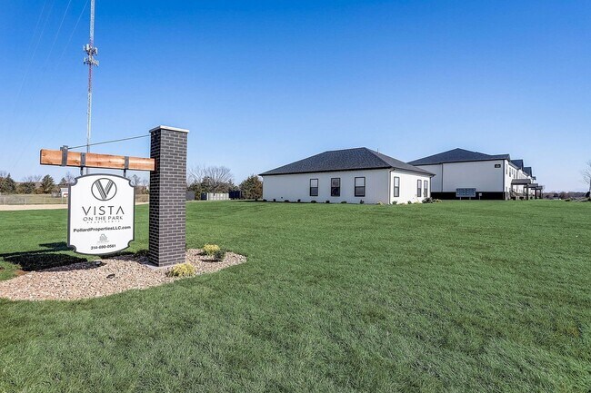 Building Photo - 1604 Parkview Dr