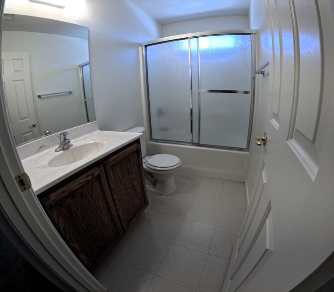 Guest bathroom - 3424 Sunriver Rd
