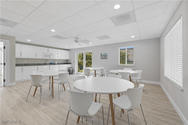 Building Photo - 609 12th Ave S