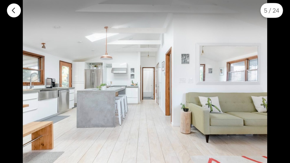 Building Photo - 4633 N Gantenbein Ave