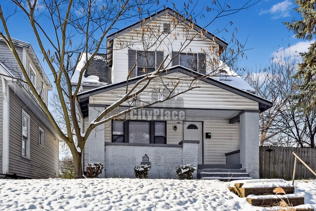 Building Photo - 1320 N Beville Ave