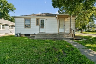Building Photo - Charming 1 Bedroom!
