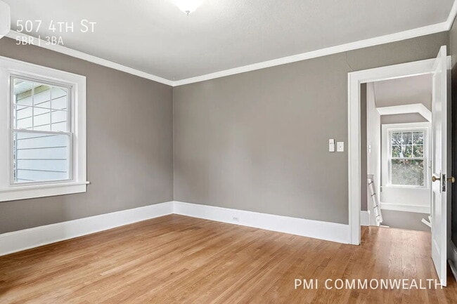 Building Photo - 507 4th St