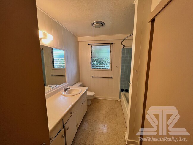 Building Photo - Two Story Home Diamond Head / Kapahulu