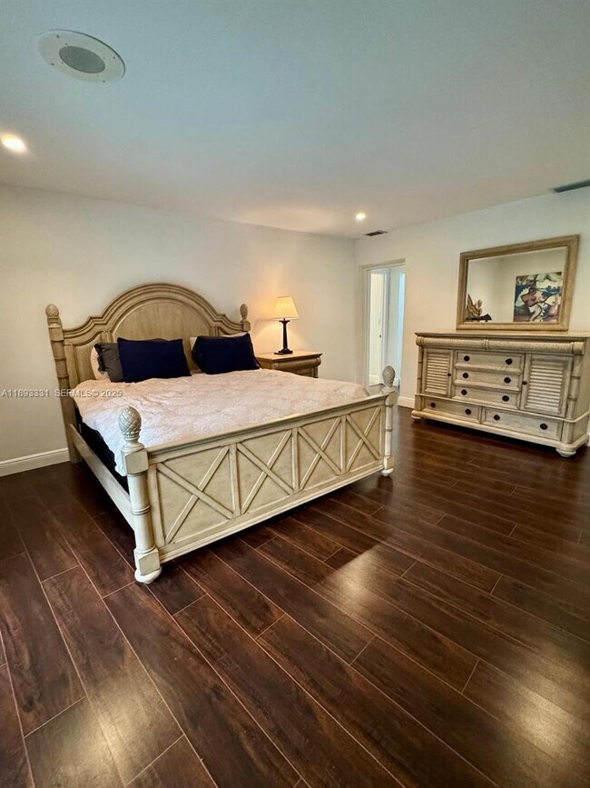 Building Photo - 120 NE 9th Ave